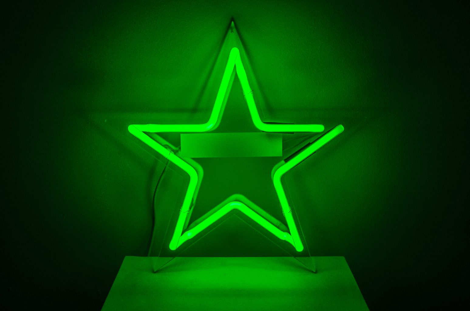 Neon Star - standard green 43cm.